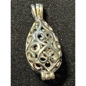 925 Articulated Pendant.  It Opens Completly